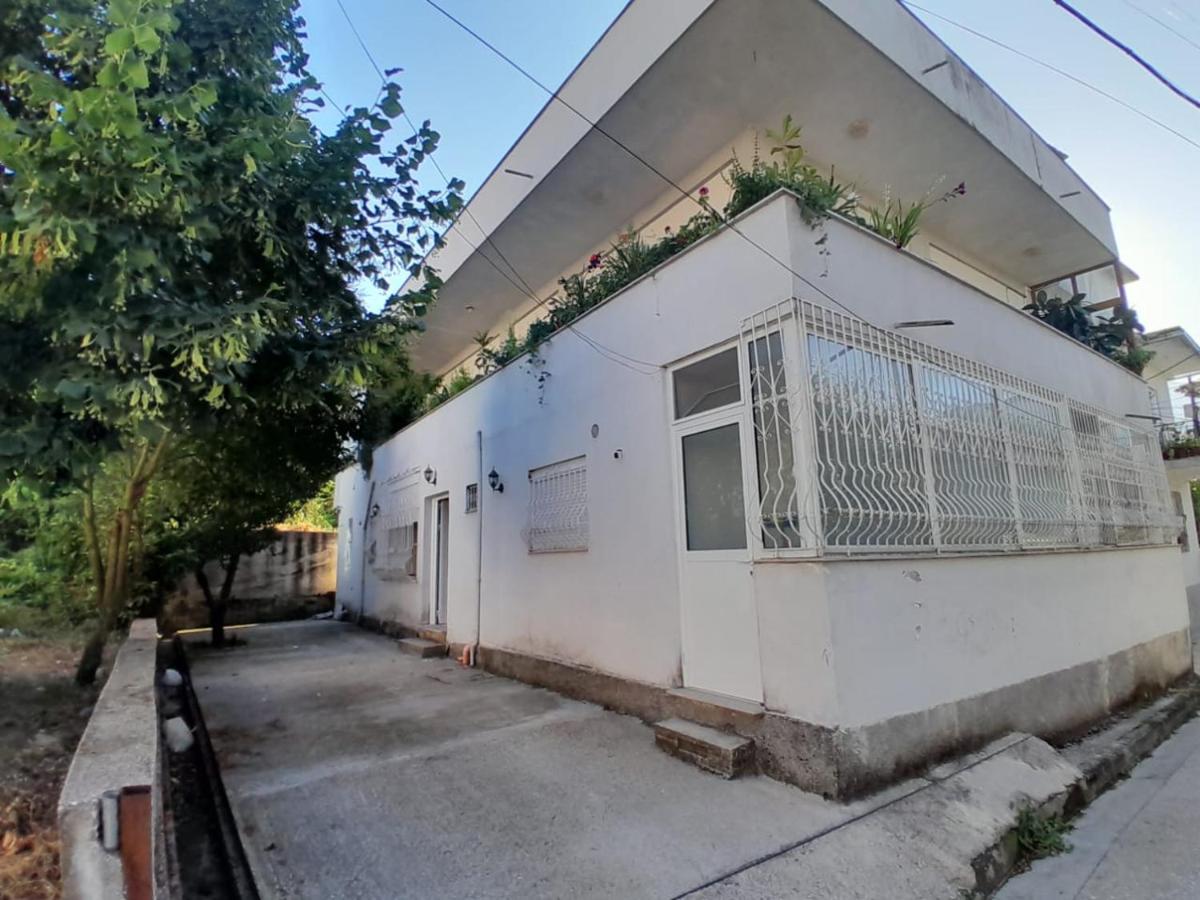 Guest House Taverna Laberia 2 Gjirokaster Ngoại thất bức ảnh