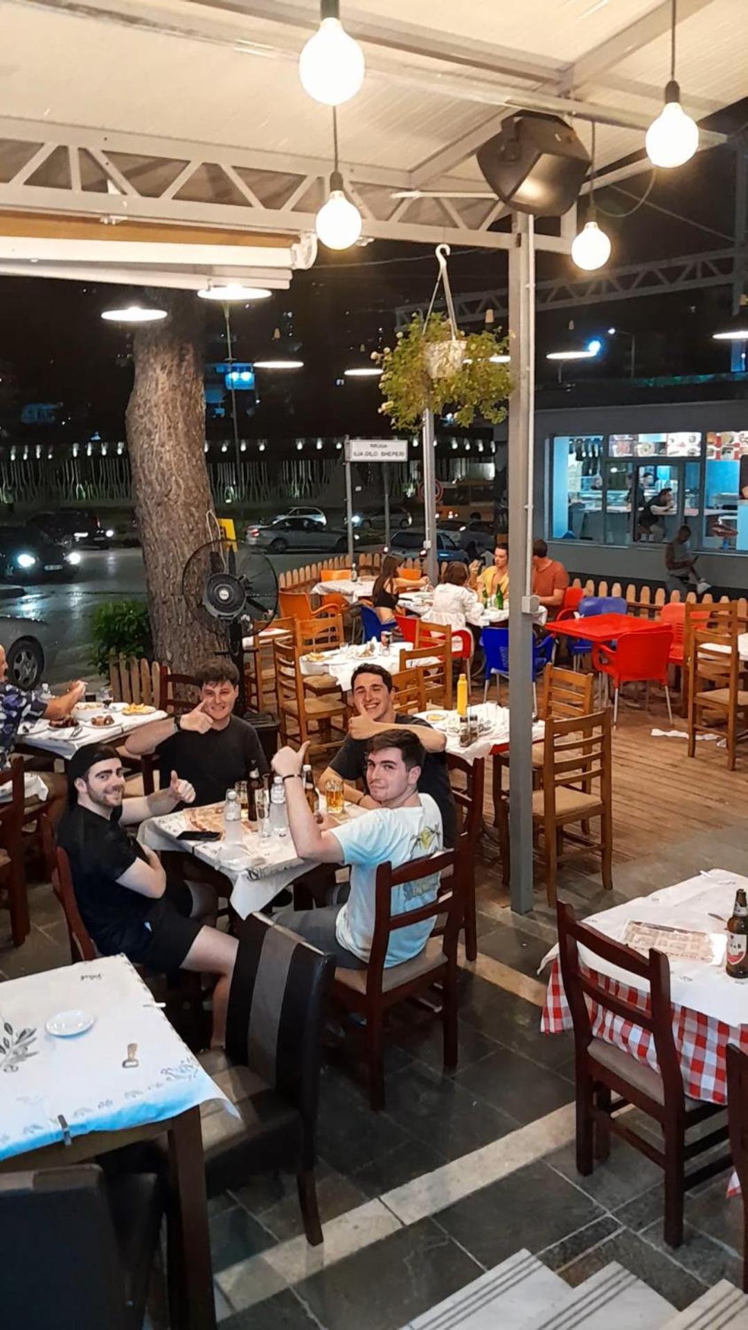 Guest House Taverna Laberia 2 Gjirokaster Ngoại thất bức ảnh